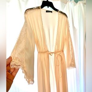 Vintage Interludes bell sleeve satin & lace robe. OS.